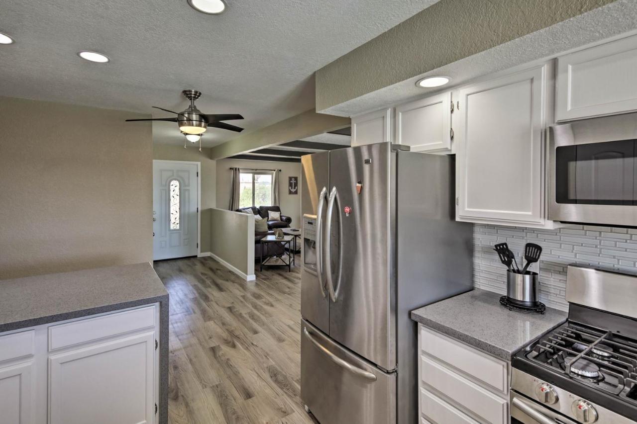 Lake Havasu Home With Pool And Mtn Views, Near Marina 哈瓦苏湖城 外观 照片